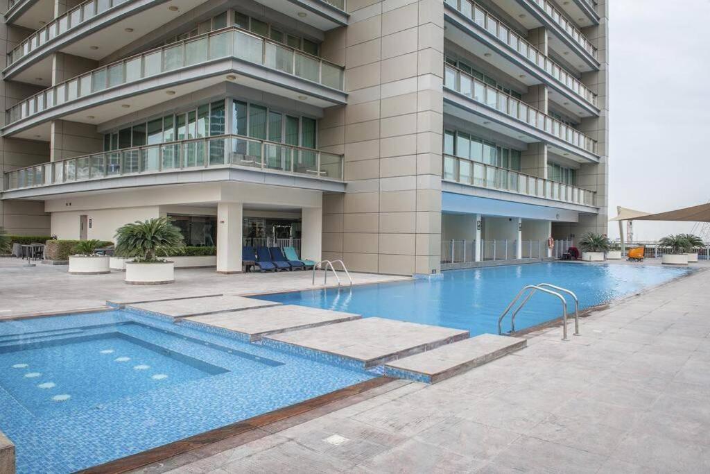 Downtown Cozy Home + Partitioned Living Room Dubai Ngoại thất bức ảnh